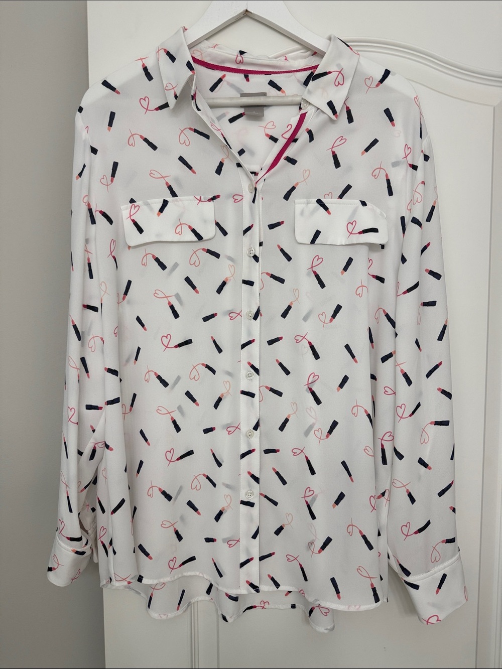 Chico's White Blouse Easy Shirt with Pink Black Lipstick Love Heart Print